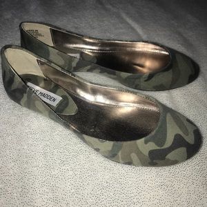 Steve Madden Army Green Camo Flats